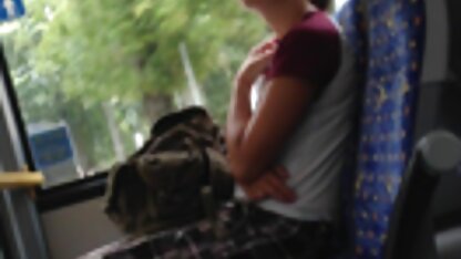 Dudes vồ trên một vang anh sec con gà và Mẹ kiếp cô ấy
