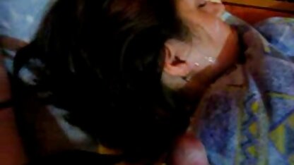 Emily với lớn tits pounds cô ấy sec vanganh người bạn