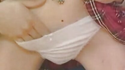Lyuba trên đi văng secvang anh