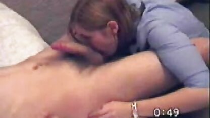 Chàng trai trong chiếc khăn quấn phim secvang anh cô gái thể thao sexy
