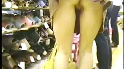 Một sinh viên xuất sắc chơi với bạn sau phim secvang anh lớp học
