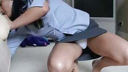 Con quái vật tóc đỏ làm việc với đôi tay của cô ấy giật khỏi tinh ranh của sec nhat ki vang anh một chàng trai