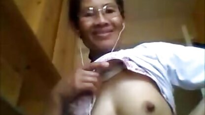 Phụ nữ xinh đẹp thể hiện sự quyến rũ và nói về tình dục nóng bỏng phim sec thuy linh