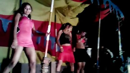 Một quyến rũ xem sec hoang thuy linh brunette trong vớ chèn một dildo trong cô ấy L.