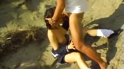 Brunette pim sec hoang thuy linh với phẳng tits tóc ngắn ngang trán trong các phòng ngủ