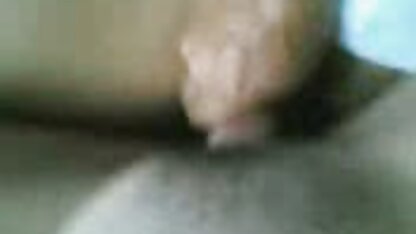 Melanie hút dương vật của một chàng trai secvanganh và để mình được fucked